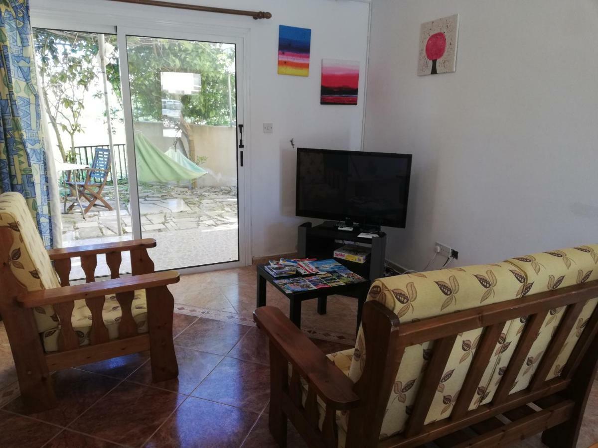 Chriselina Gottage Apartment Paphos Exterior foto